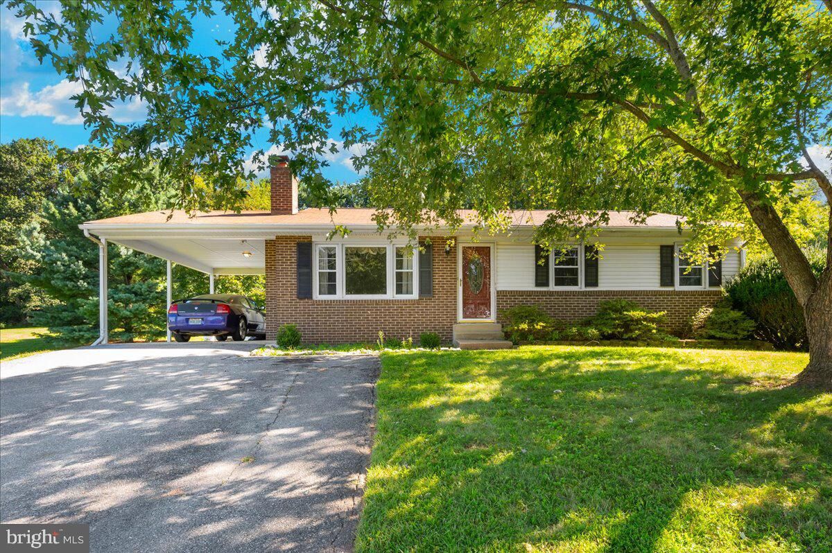 Property Photo:  3917 Sugarloaf Drive  MD 21770 