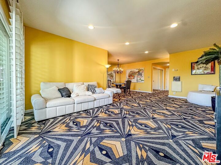 Property Photo: 7560 Hollywood Blvd CA 90046