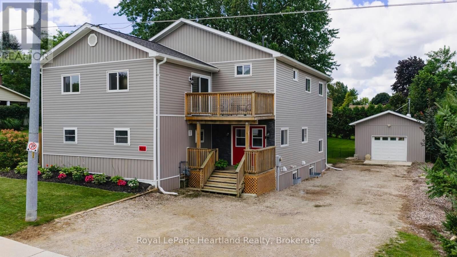 Property Photo:  422 Willoughby Street  ON N0G 2H0 