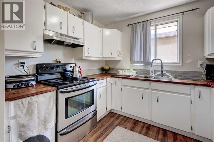 Property Photo:  5 Fonda Drive Southeast  AB T2A 6E4 