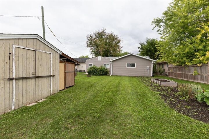 Property Photo: 434 Elmdale Street MB R5G 0J7