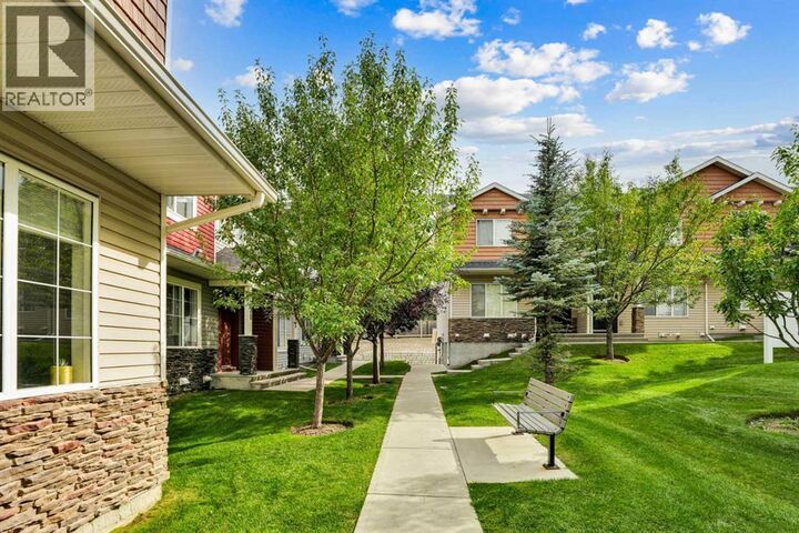 Property Photo: 101 Pantego Lane Northwest AB T3K 0T1