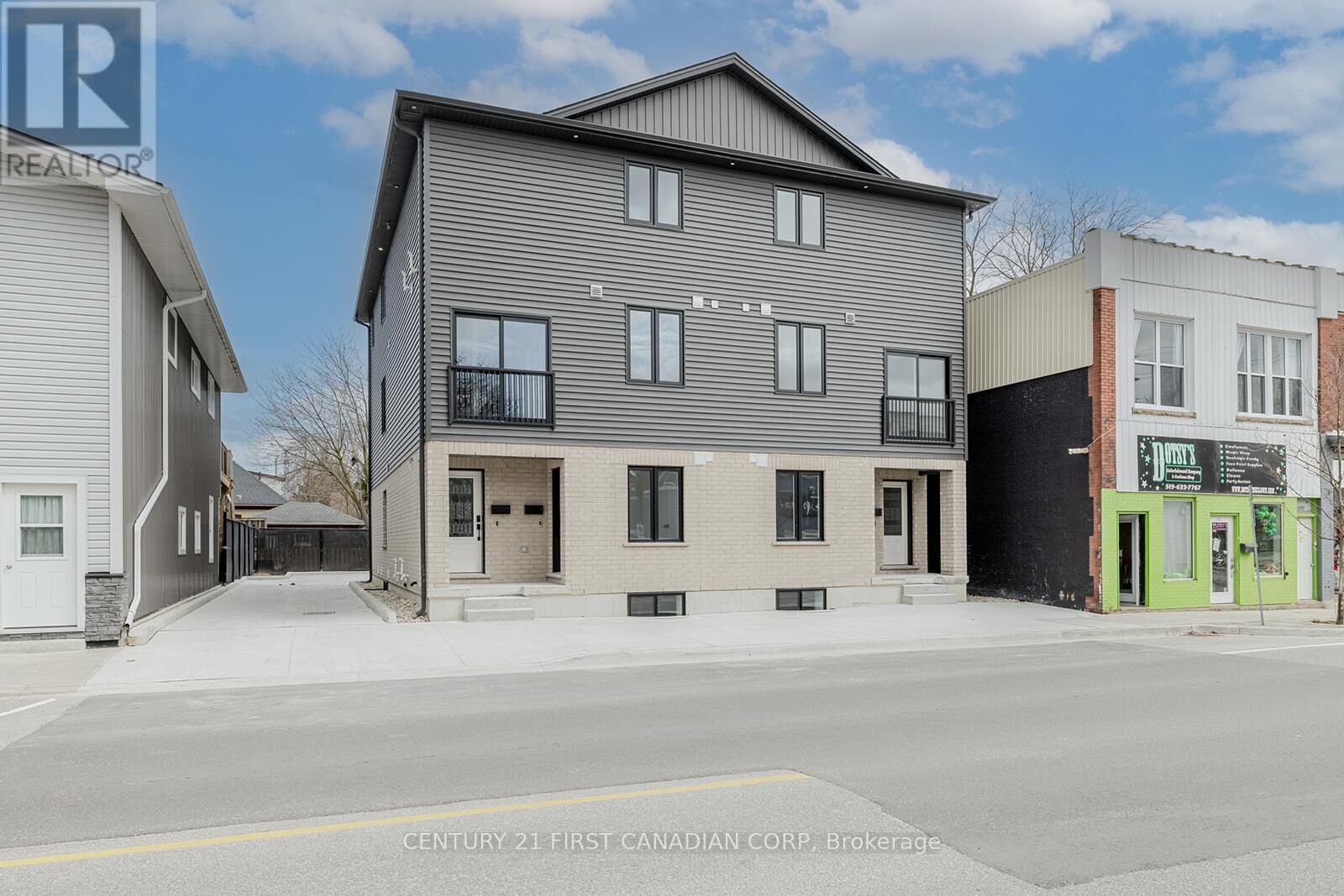 Property Photo: 109 Ross Street 105 ON N5R 3X8