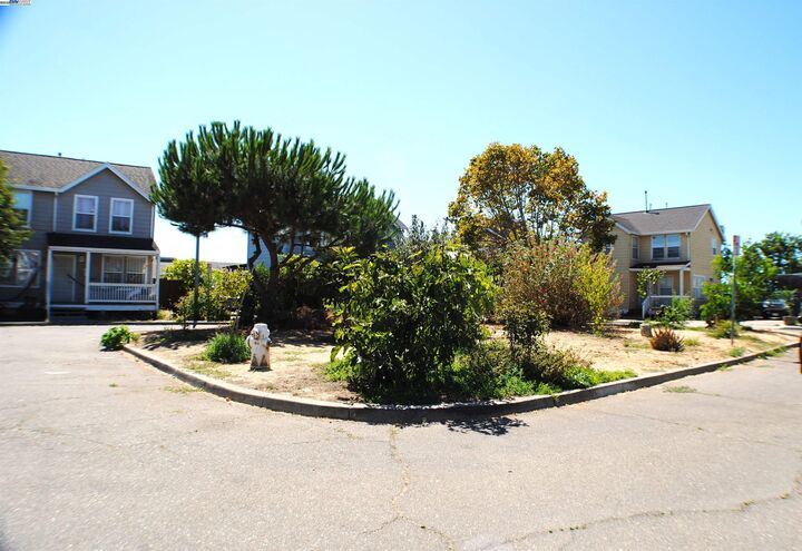 Property Photo: 10468 West Court CA 94603