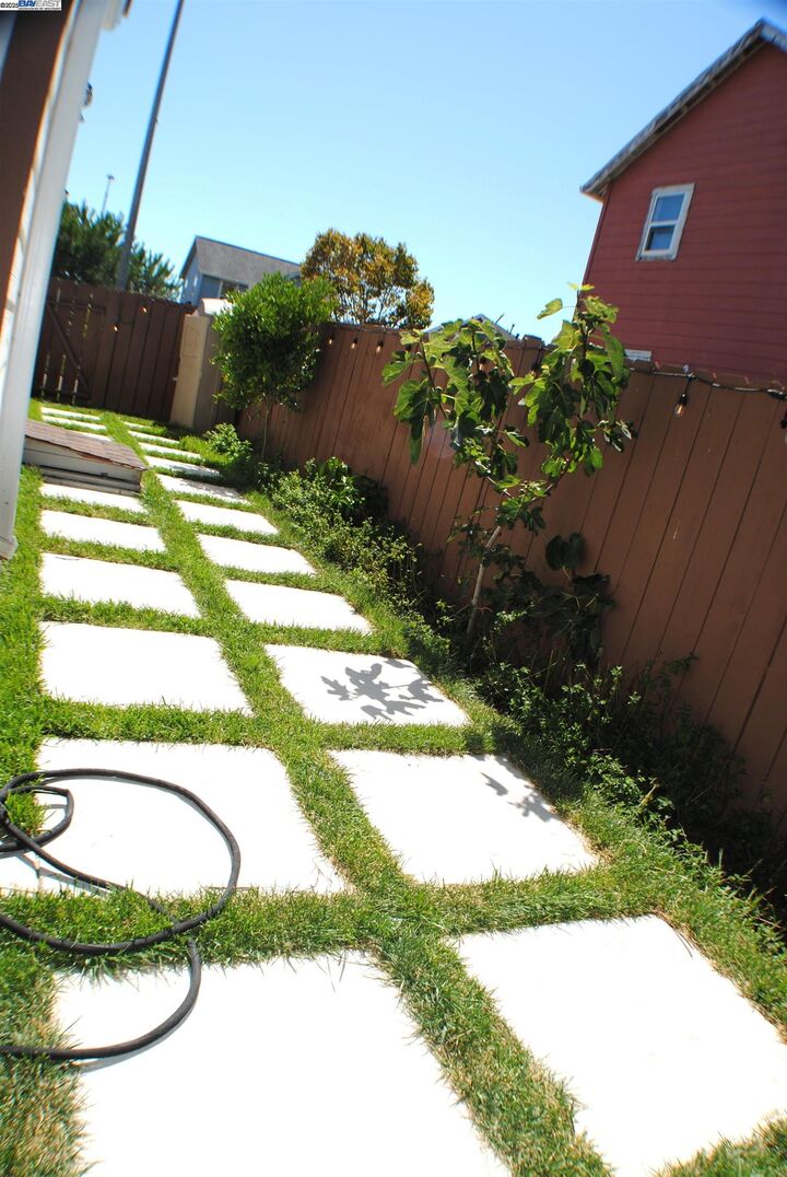 Property Photo: 10468 West Court CA 94603