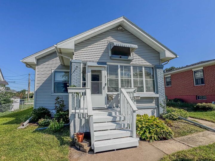 Property Photo: 811 Lawther Street IA 52001