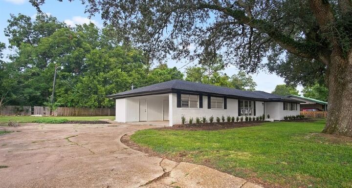 Property Photo:  3625 13th Street  LA 71301 