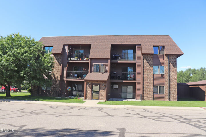2635 Gateway Avenue 4  Bismarck ND 58503 photo