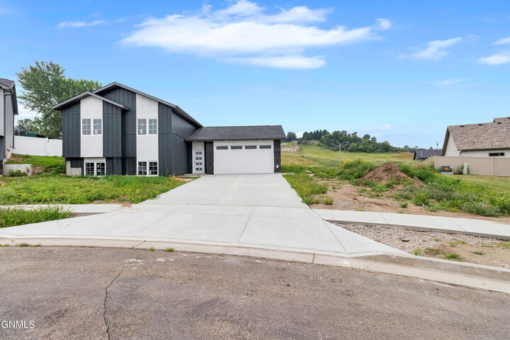 501 Lena Court SE  Mandan ND 58554 photo