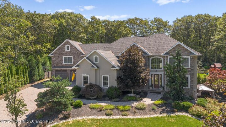 Property Photo: 117 Wellington Drive PA 18444