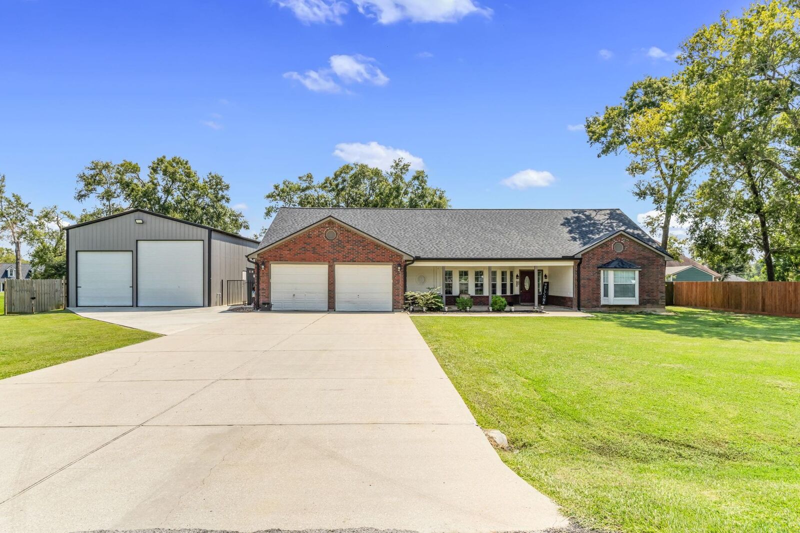 Property Photo: 6202 Oleander Drive TX 77523