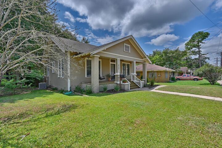 Property Photo:  804 E Academy  TX 77833 