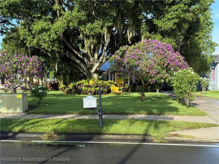 Property Photo:  1961 Lakeview Drive  FL 33870 