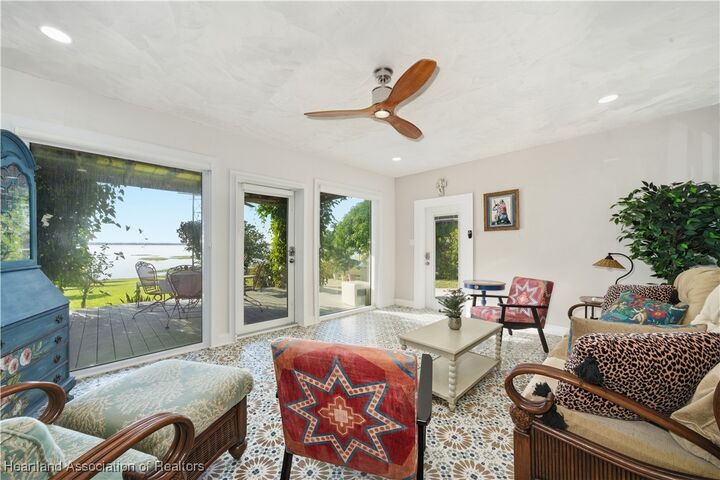 Property Photo:  1961 Lakeview Drive  FL 33870 