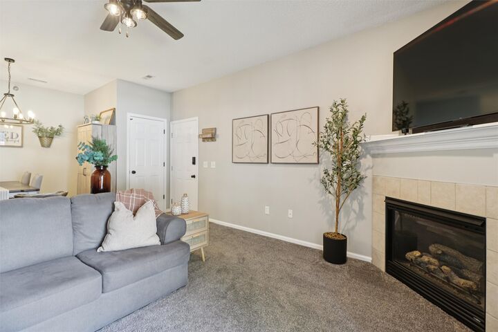 Property Photo:  1107 NE 5th Lane 5  IA 50021 
