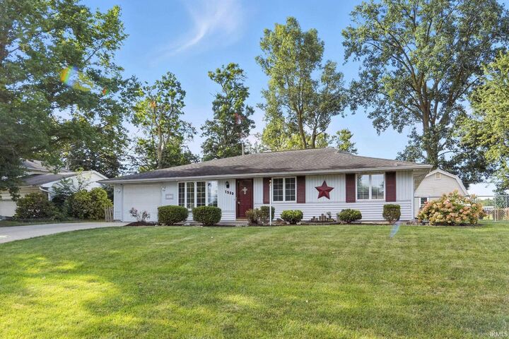 Property Photo:  1530 Glencoe Boulevard  IN 46774 