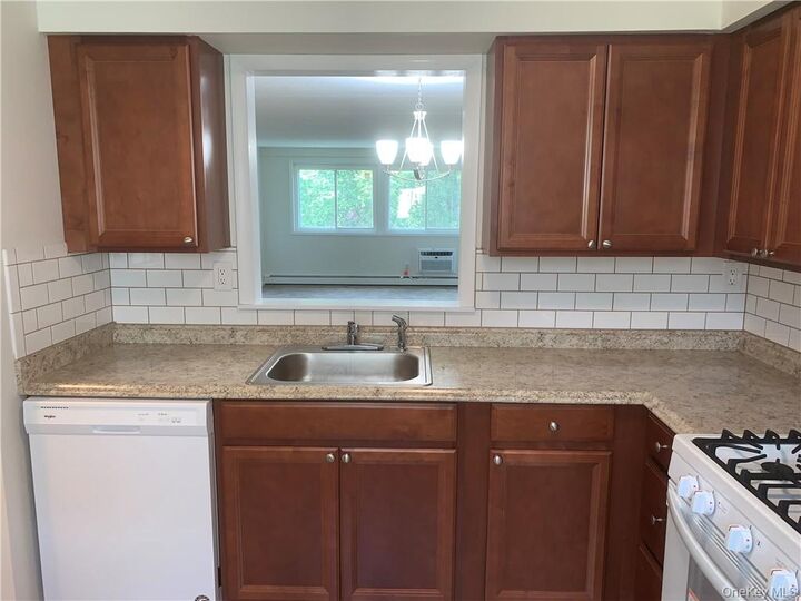 Property Photo: 85 N Middletown Road C4 NY 10954