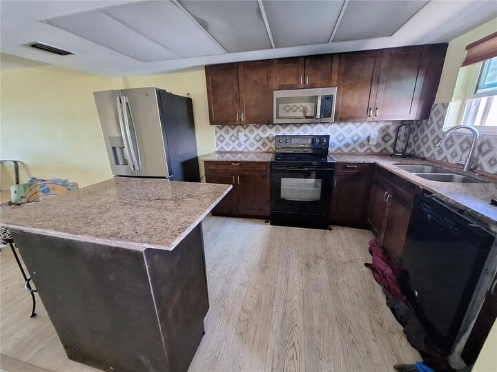 Property Photo: 4518 Garnet Drive 202 FL 34652