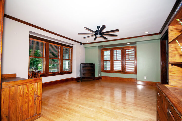 Property Photo: 3905 N Farwell Ave WI 53211