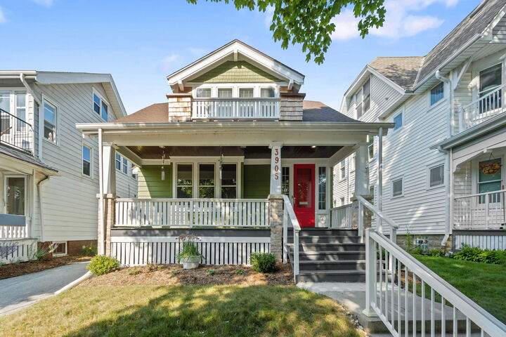 Property Photo: 3905 N Farwell Ave WI 53211