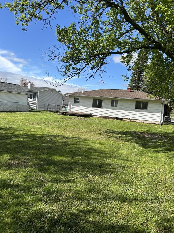 Property Photo: 200 E Vinewood Street MI 48429