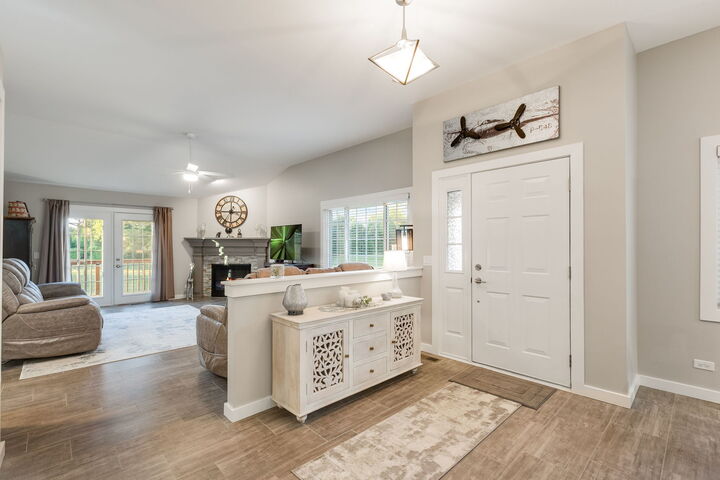 Property Photo:  1452 Mackenzie Lane  IL 60120 