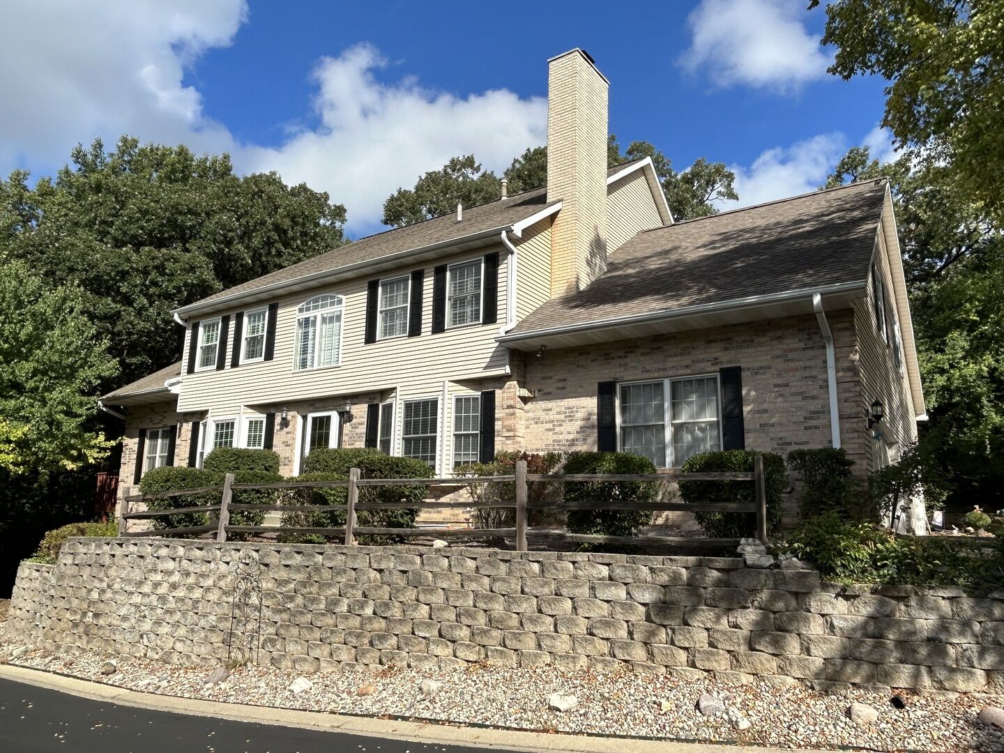 Property Photo:  1381 Laurel Oaks Drive  IL 60107 