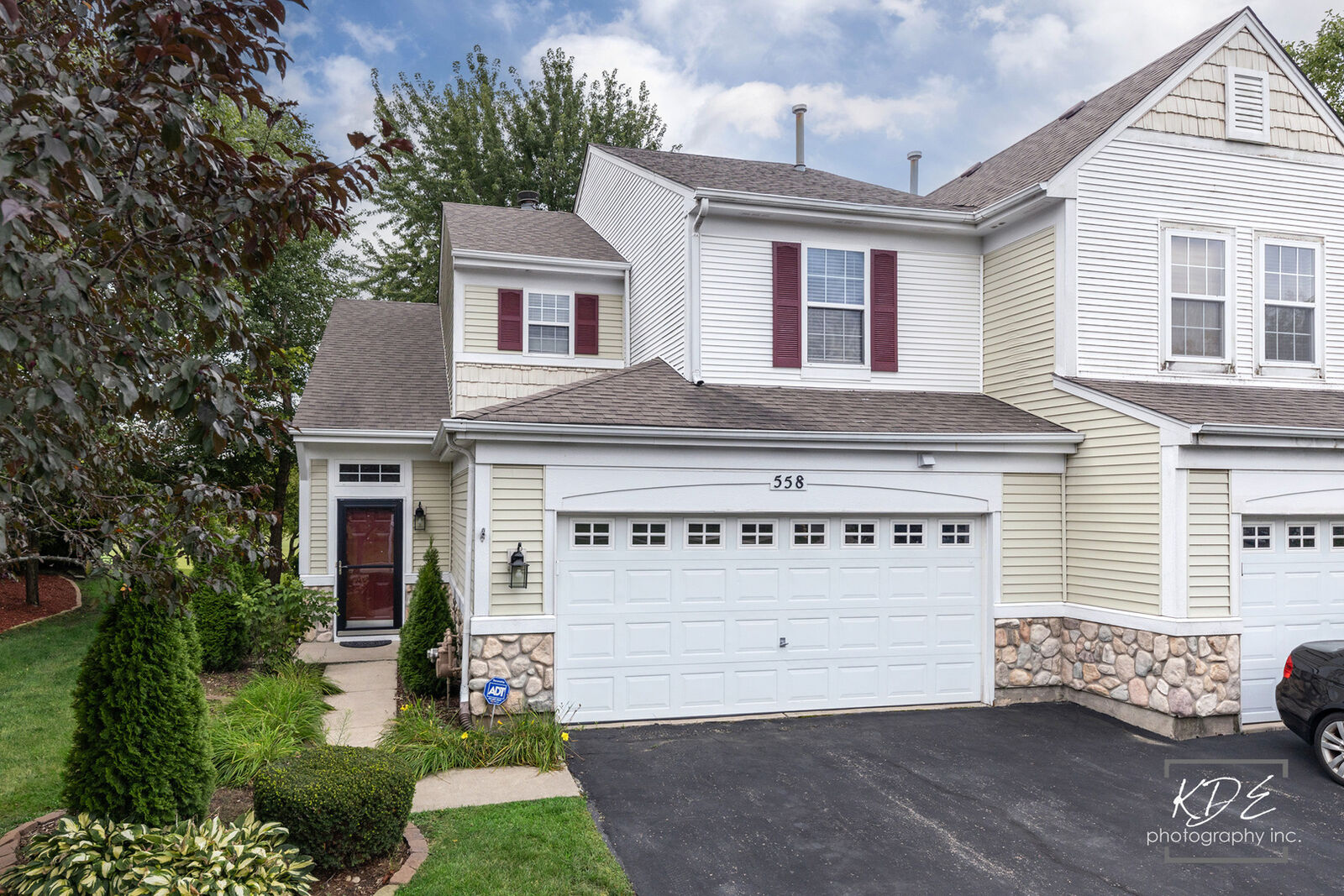 Property Photo: 558 Pinebrook Drive IL 60490
