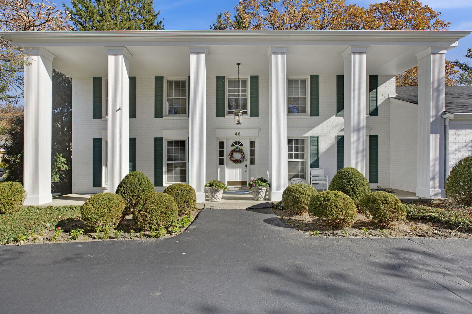 Property Photo: 46 Berkshire Lane IL 60069