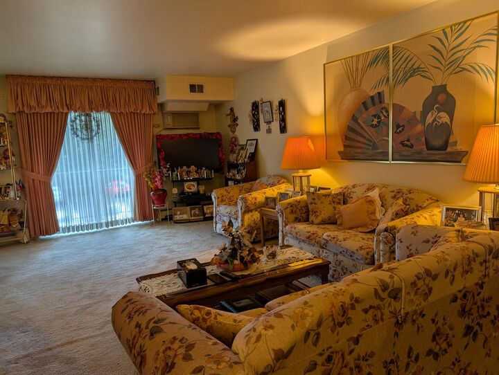 Property Photo: 2315 E Olive Street 2G IL 60004