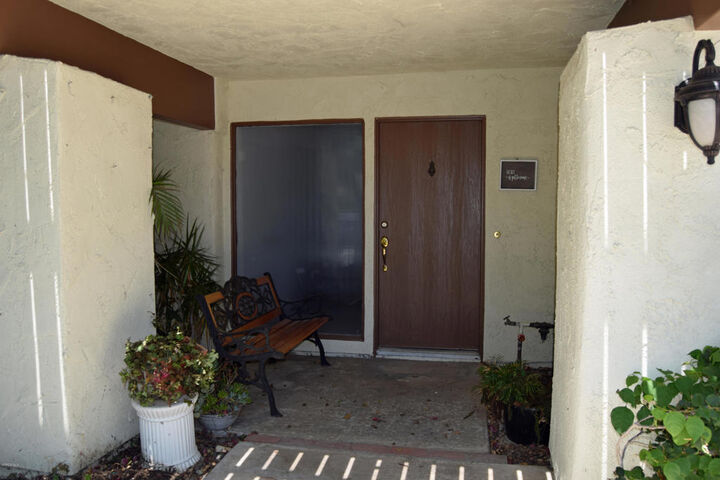 Property Photo: 595 Racquet Club Lane CA 91360