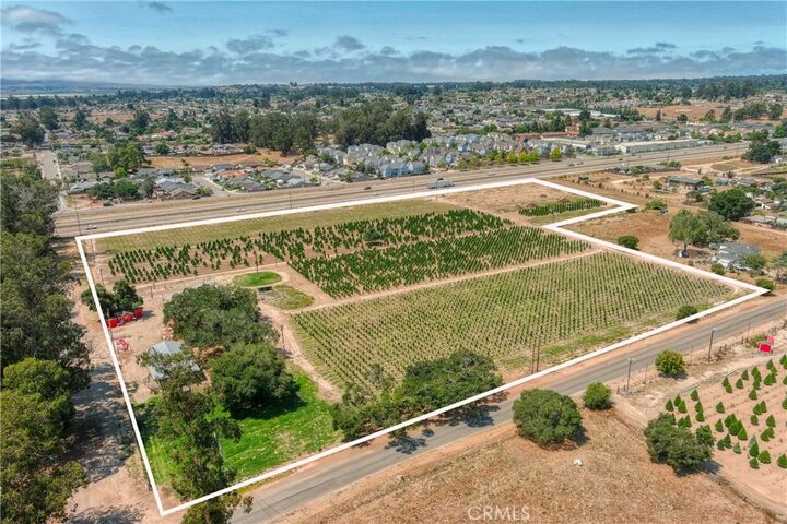 Property Photo:  424 Bermuda Place  CA 93444 
