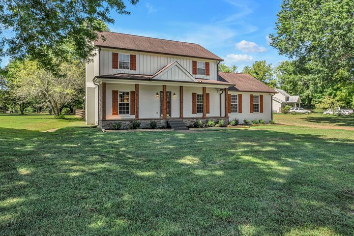 Property Photo:  305 Lee Rd  TN 37048 