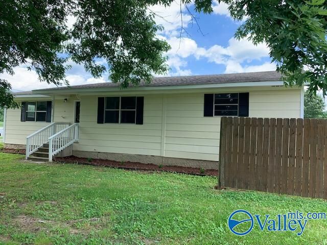 Property Photo:  2137 County Lake Road  AL 35748 