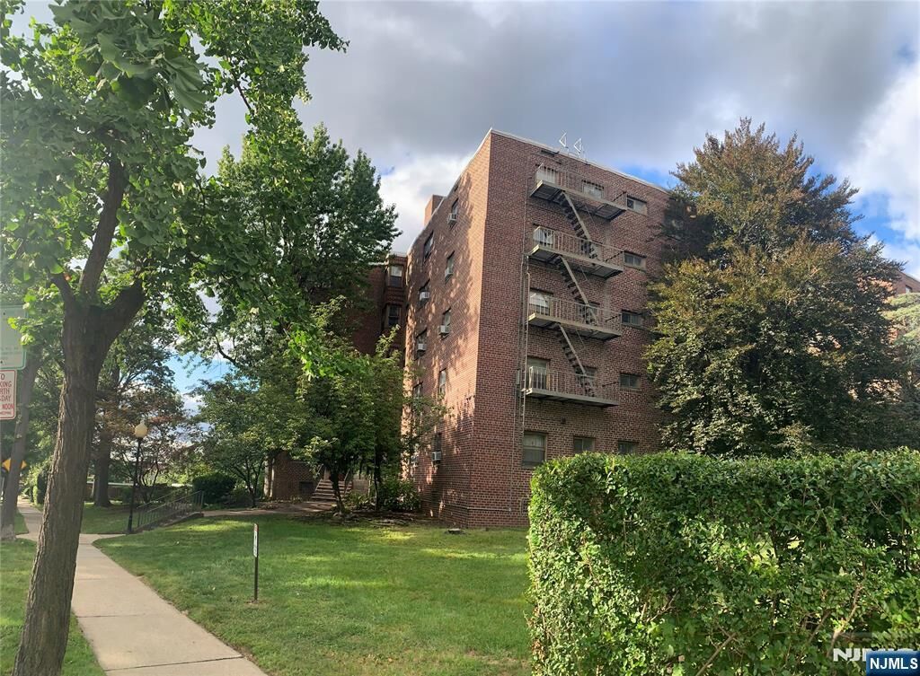 Property Photo: 501 Linwood Drive 4H NJ 07024