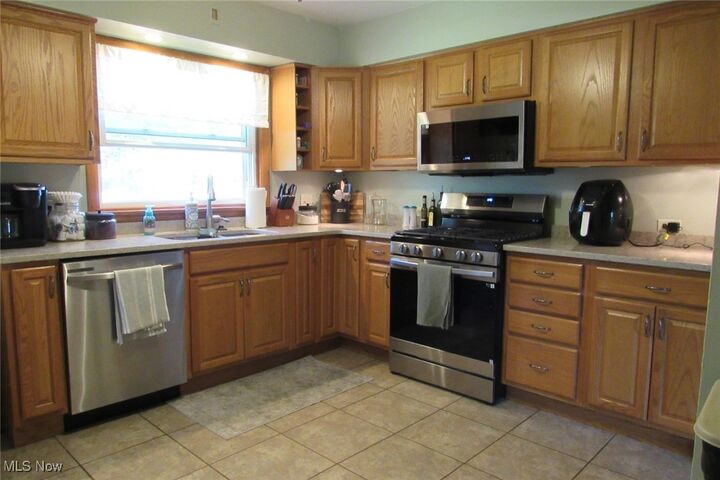 Property Photo:  1015 Allen Avenue  OH 44004 