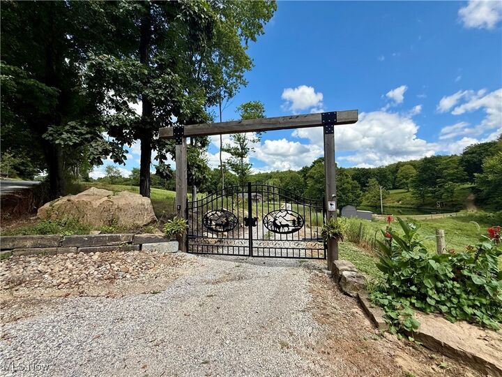 Property Photo: 8004 Reef Road NE OH 44651