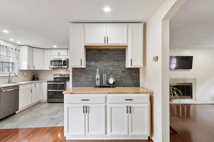 Property Photo: 130 Fieldstone Drive NH 03053