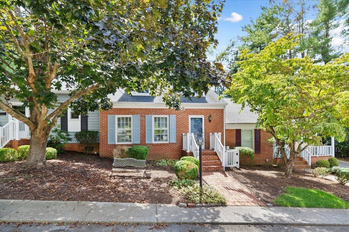 Property Photo:  106 Greenbrier Drive  VA 24141 