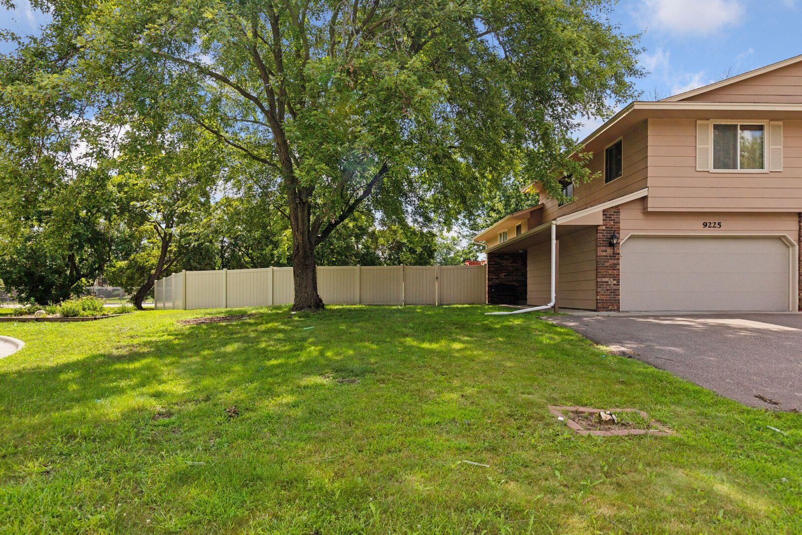 Property Photo:  9225 29th Avenue N  MN 55427 
