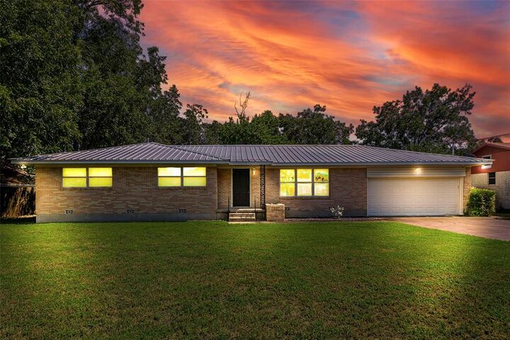 Property Photo: 3025 Orchard Lane TX 76705