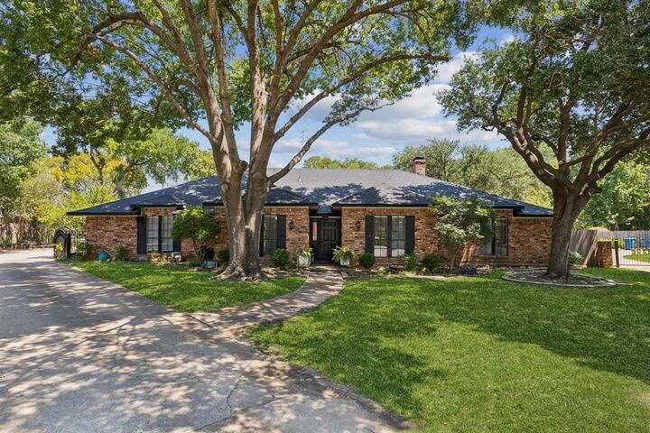 Property Photo: 1406 Richards Circle TX 75115