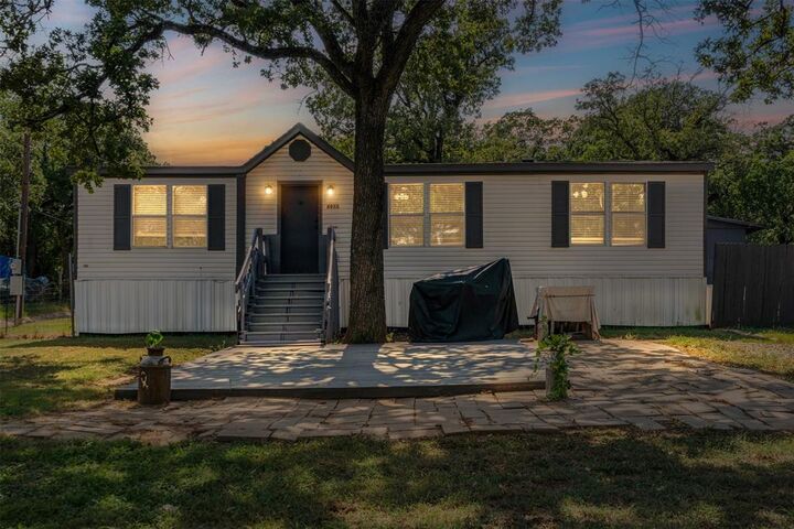 6933 Shady Hills Lane  Burleson TX 76028 photo