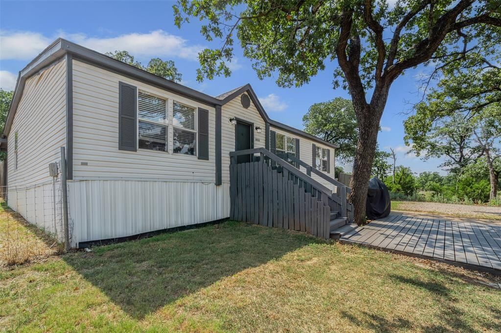 Property Photo: 6933 Shady Hills Lane TX 76028