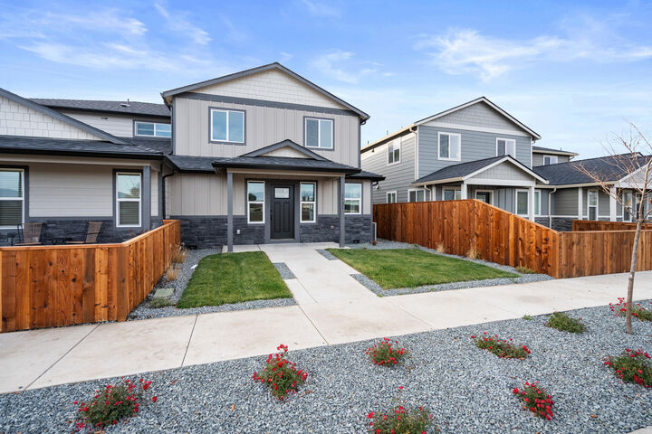 Property Photo:  1121 Annalise Street  OR 97502 