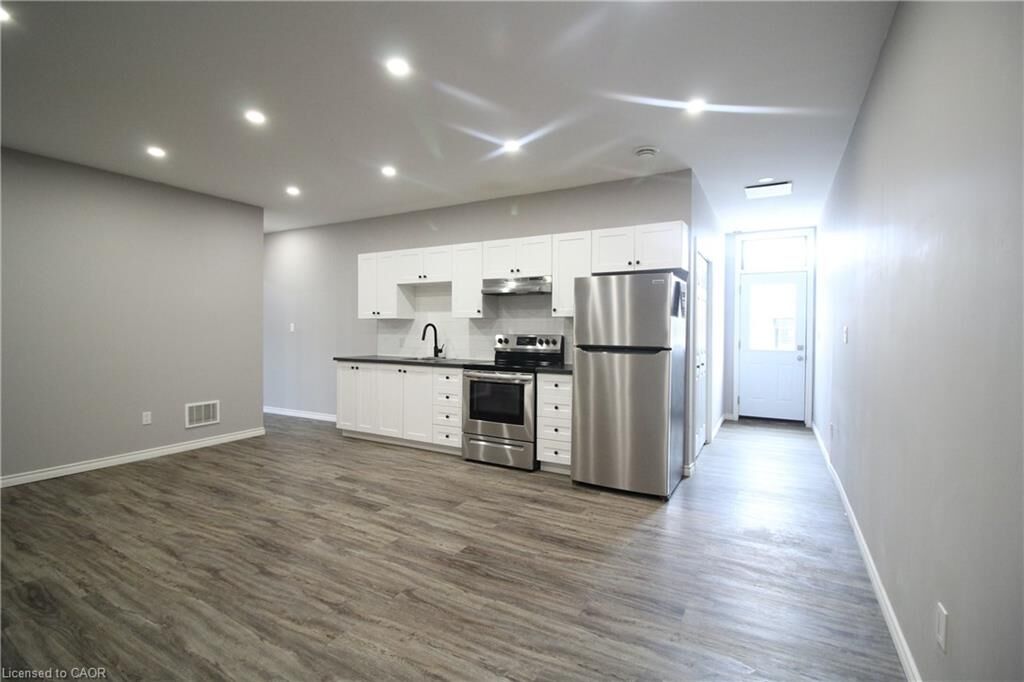 Property Photo:  21 King Street E 1B  ON N0A 1H0