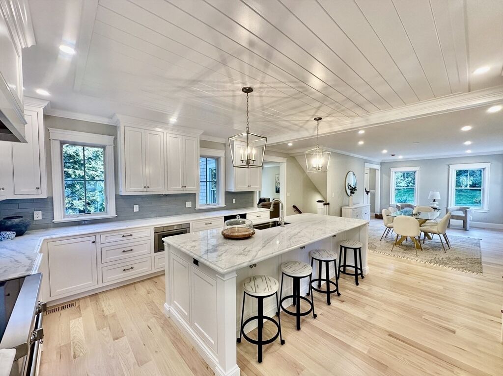 Property Photo:  6 Revolutionary Road  MA 02421 