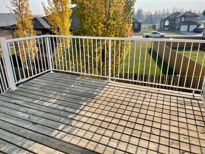 Property Photo: 1616 41 Street 8 AB T7E 0A5
