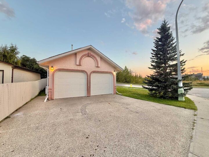 Property Photo:  131 Tocher Avenue  AB T7V 1H3 