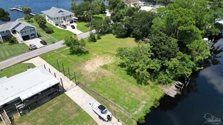 Property Photo: 1380 La Paz St FL 32506